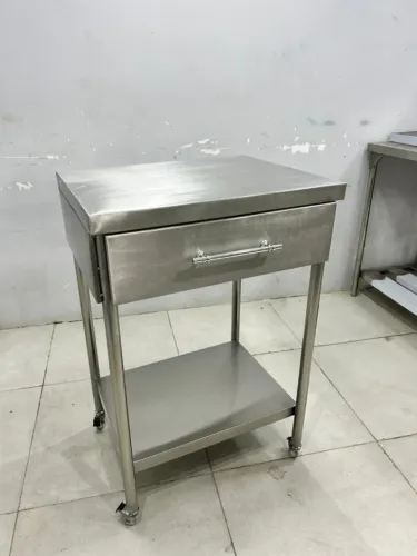 mesa com gaveta e rodinha
