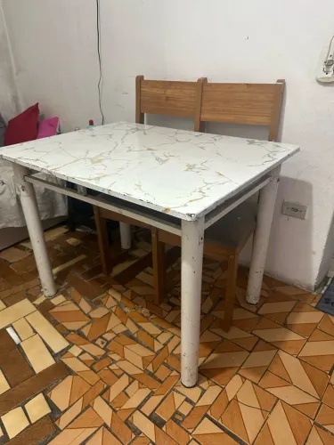 Mesa com 4 cadeiras