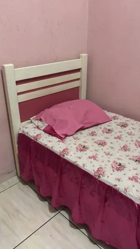 Cama de solteiro semi nova 