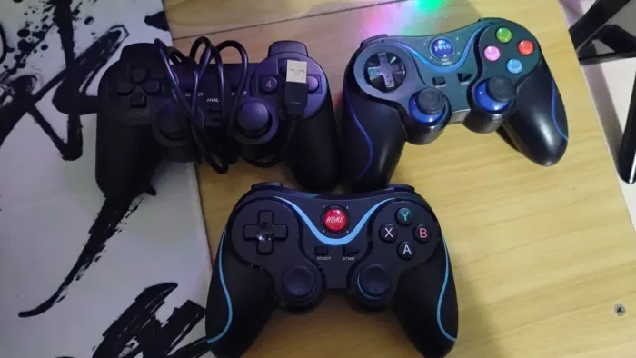 Controles NOVOS gamer Bluetooth pra PC, celular e vídeo game (40 Reais cada)