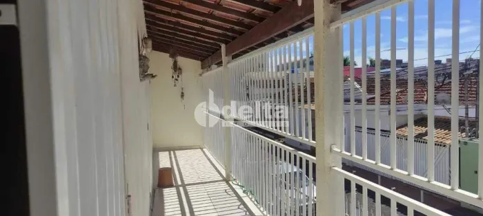 Casa residencial disponível para locação e venda no bairro Martins em Uberlândia-MG