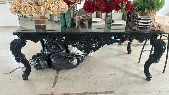 Mesa pernas de fibra e tampo de MDF