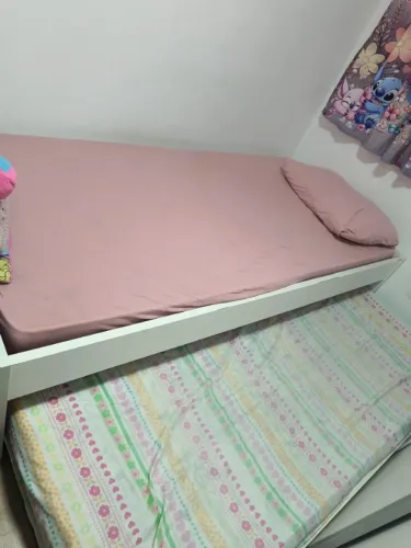 Cama com bicama e 2 colchões 