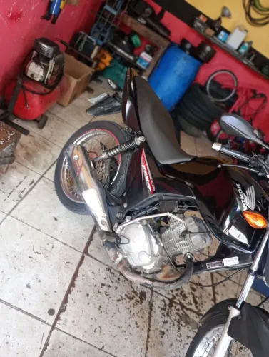 Moto bem conservada quem estiver interessado é só falar *