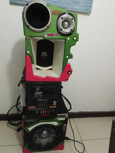 Vendo som automotivo completo.