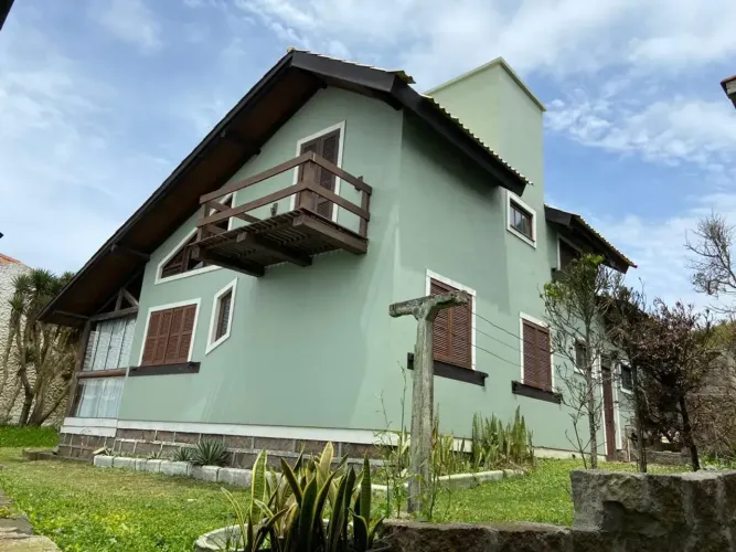 Sobrado para venda com 280 metros quadrados com 4 quartos