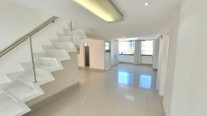 Cobertura com 305m², 3 suítes, escritório e área gourmet com piscina privativa em Petrópol