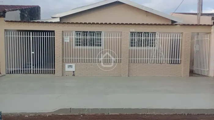 CASA REFORMADA COM 4 DORMITÓRIOS