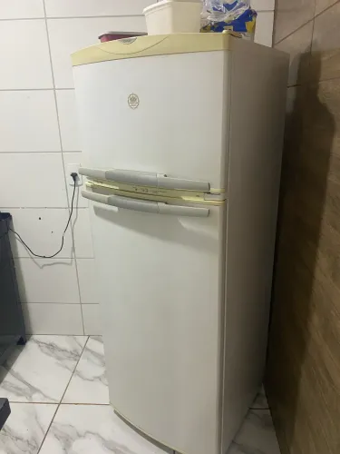 Geladeira frosfree muito conservada