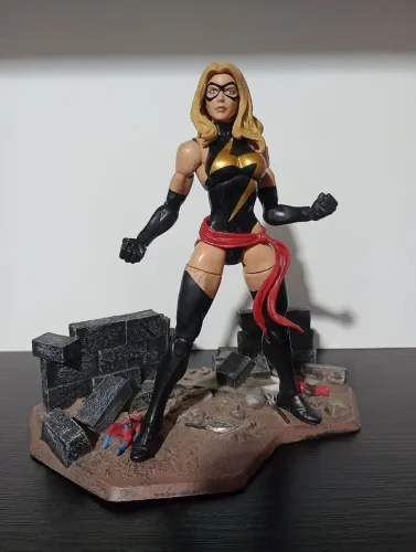 Marvel Legends Ms Marvel Warbird Hasbro 