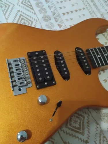 Guitarra tagima tg 510 com Humbucker + pedal cuvave e cabos