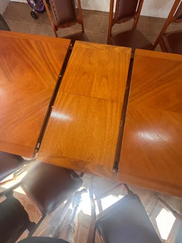 Mesa articulada em madeira maciça com 8 cadeiras - 2,40x1,00 e 1,88x1,00