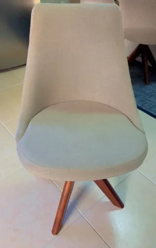 VENDE-SE CONJUNTO COM 8 CADEIRAS GIRATORIAS