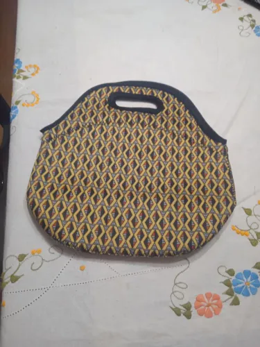 Bolsa pequena importada material de excelente qualidade 