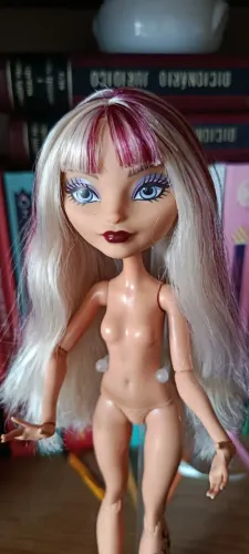 Boneca Ever After High Melody Piper