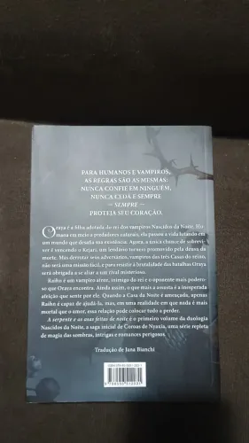 Livro: A serpente e as asas feitas de noite