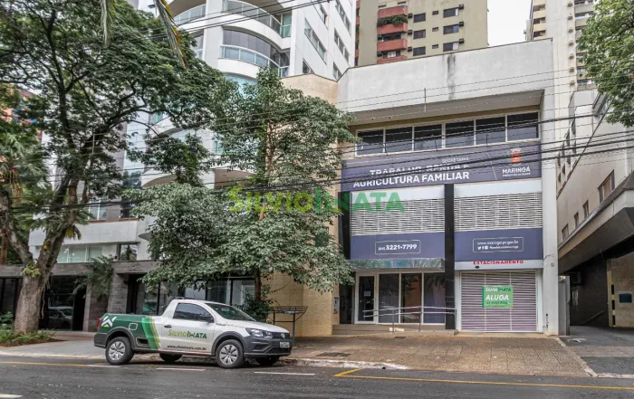 EXCELENTE SALA COMERCIAL COM MAIS DE 600,00 M² PARA LOCAR NO CENTRO DA CIDADE.