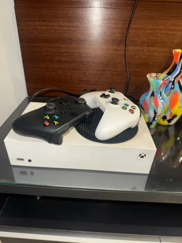 Xbox Series S + 2 controles