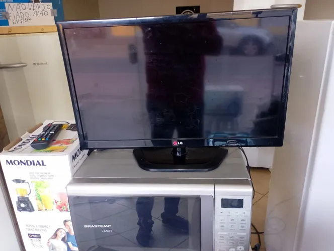 Vende tv. De. 24 . polegadas tá ótima LG. Diplasma ok