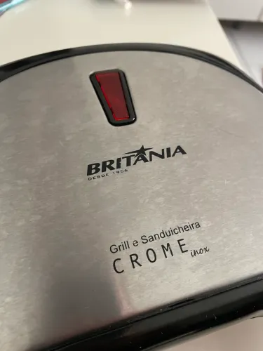 Sanduicheira e grill de inox, Britânia, 220V