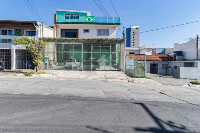 Loja na Rua Botucaraí, 58 190 m²