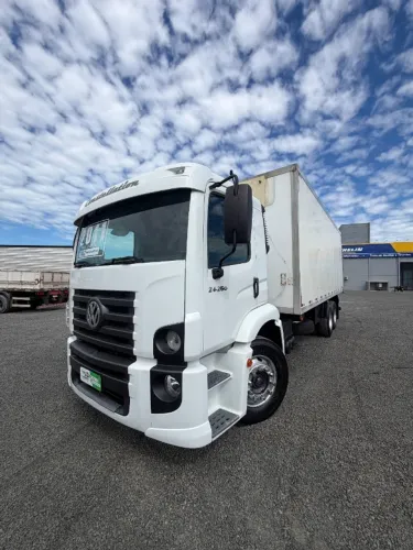 VW COSTELLATION 24-250  6X2 MANUAL ANO 2011