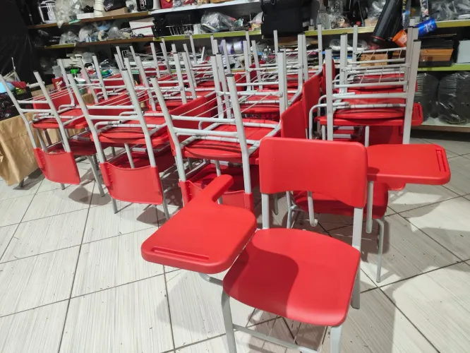 Cadeiras escolar infantil nova 