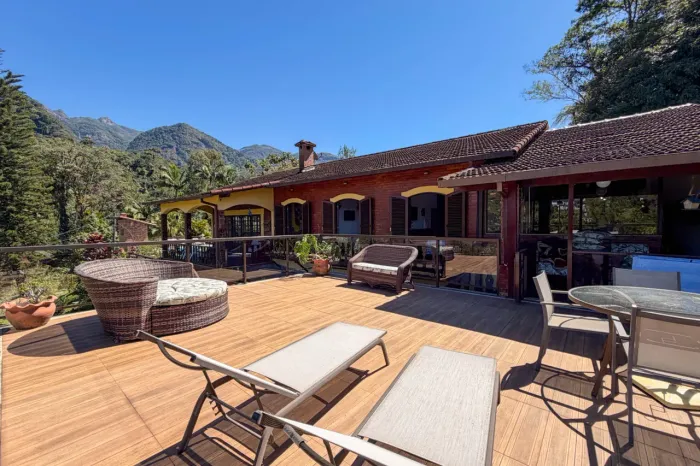 Casa com 7 quartos no Comary, Teresópolis.
