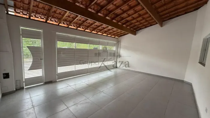 Casa Geminada - Jardim Santa Júlia - 3 Dormitórios - 140m².
