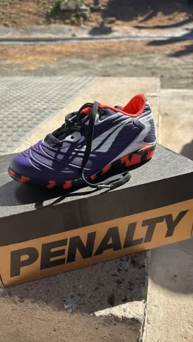 Vendo Chuteira Penalty Futsal Matis Turbo Juvenil Roxa e Branca