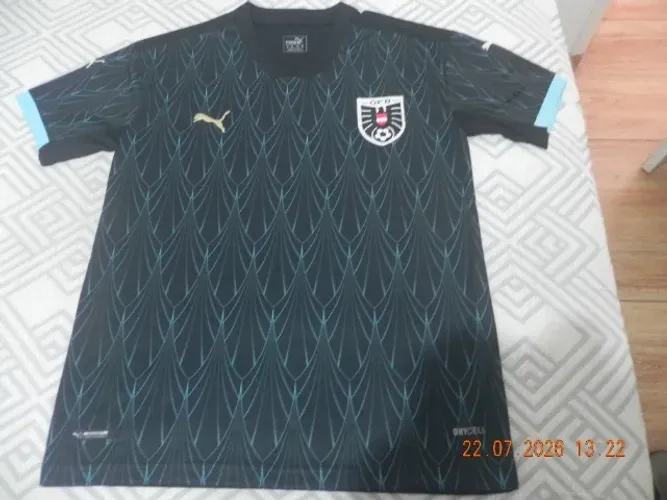 Vende-Se Camisa Original de Futebol Puma (Semi-Nova).