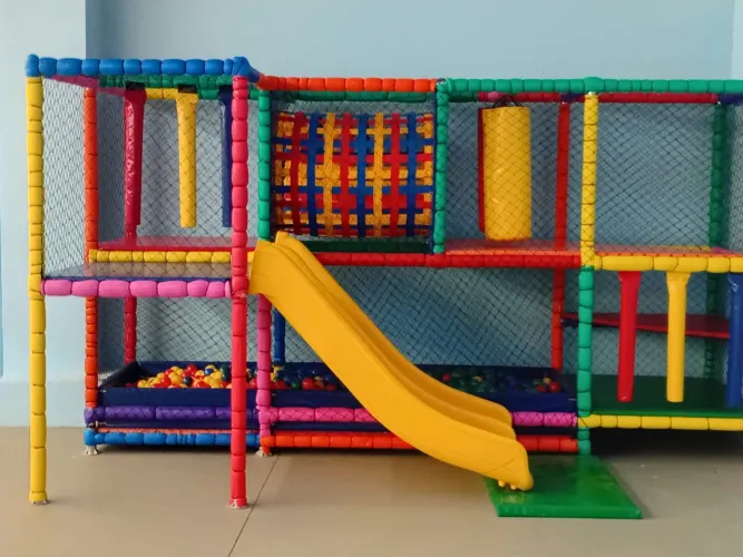 Brinquedao completo pra escola condomínio  restaurante  comprimido 4 linear por 2  por 2.5