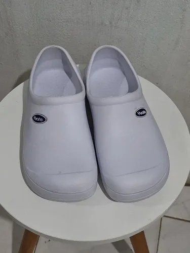 Sapato Profissional (estilo crocs) Banco - N° 39