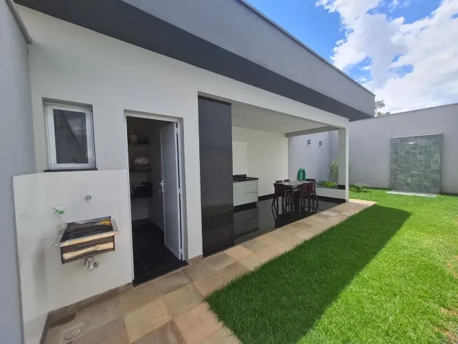 Casa à venda no bairro Condomínio Reserva dos Ipês em Uberlândia