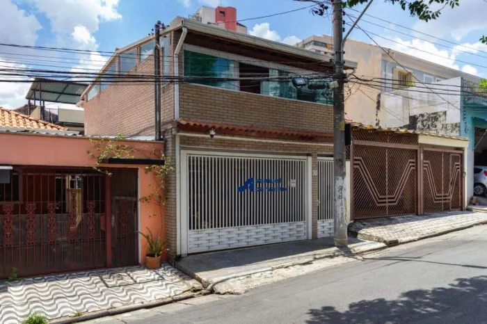 Sobrado 174 m2 de área conmstruída 02 vagas 193 de área de terreno frente de 6 metros