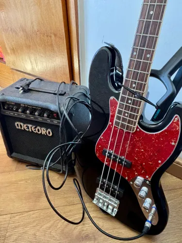 Baixo Elétrico Michael Jazz Bass + Caixa Meteoro + Cabo