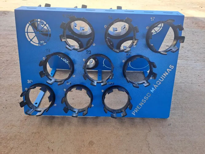 Vendo máquina de prensar mangueiras  a top da categoria instalar e trabalhar .