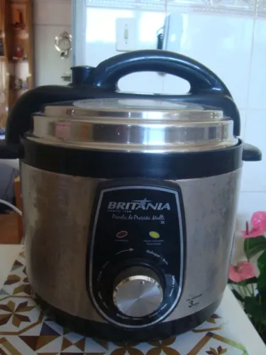 Panela de pressão elétrica Britania