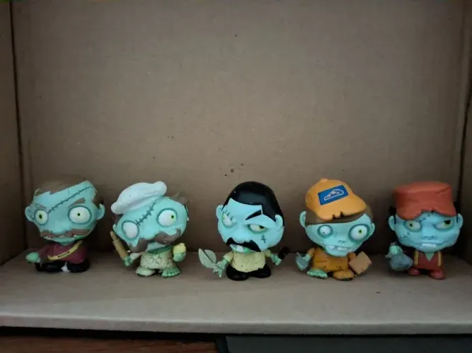 Figuras colecionáveis da linha Zombie Zity, produzidos pela marca Estrela.