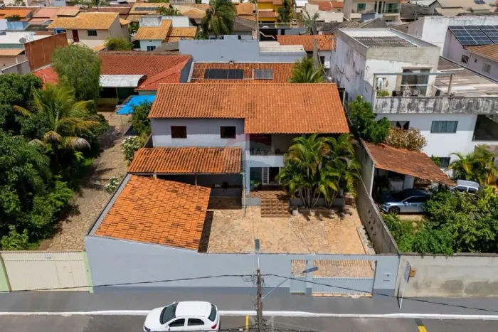 OPORTUNIDADE EM LOTE 800M2: CASA + APARTAMENTO INDEPENDENTE + LAZER COMPLETO
