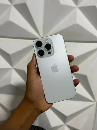 iPhone 15 pro excelente.