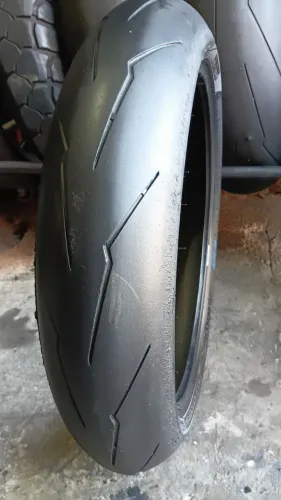 Pneu dianteiro p/cbr600rr, kawasaki zx10r, cbr1000r, bandit, mt09, hornet, R1 etc..