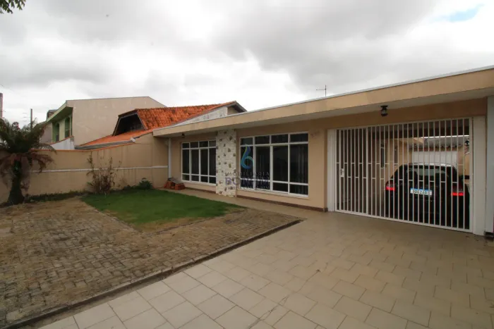 LOCAÇÃO  CASA RESIDENCIAL OU COMERCIAL | BAIRRO UBERABA  PRÓXIMO À AV. DAS TORRES.