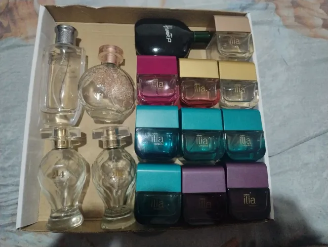 Frascos de perfumes vazios