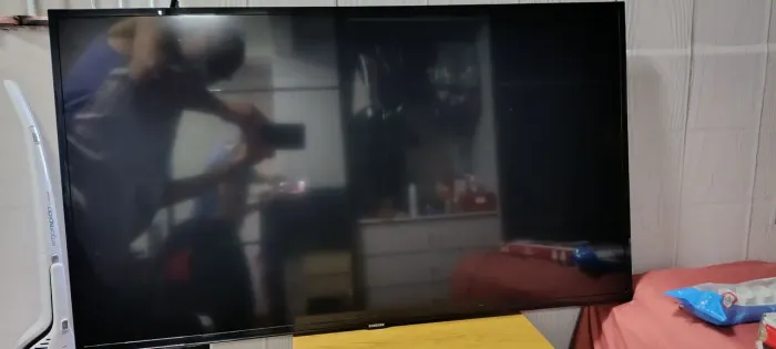 TV Samsung UN40H5100AG TV LED 40" com defeito, para retirada de peças.