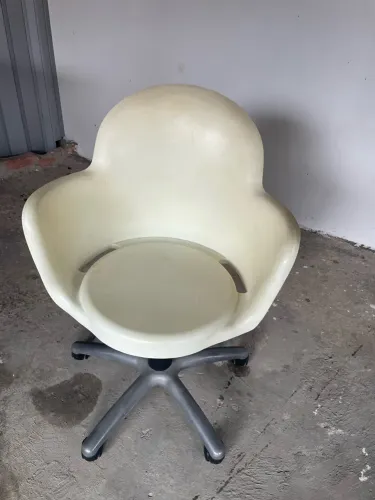 Cadeira Giratória de Design com Rodinhas