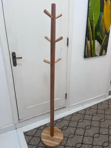Cabideiro madeirado