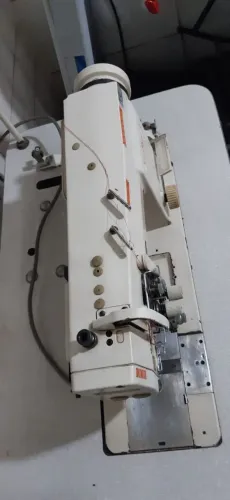 máquina costuras industrial