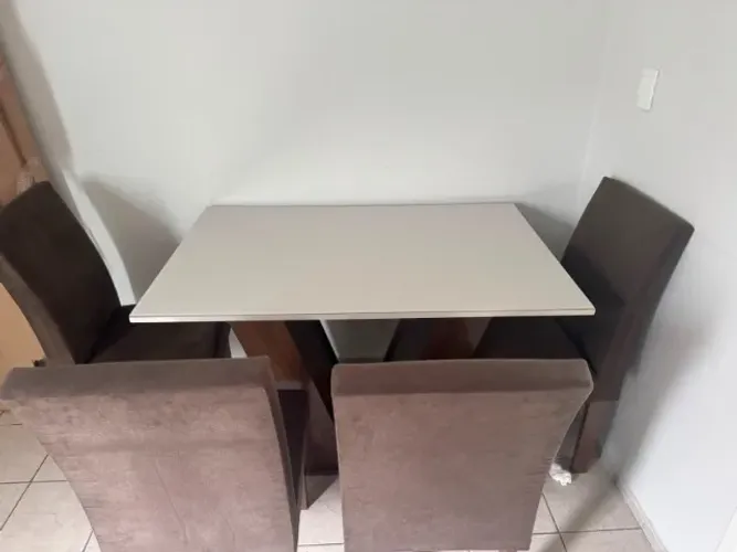 Mesa de jantar 4 lugraes