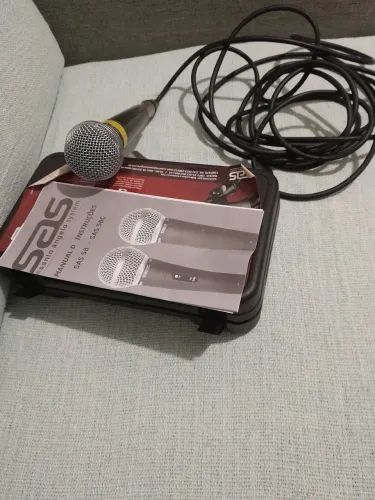 Microfone com fio